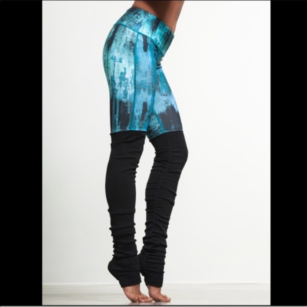 Alo  goddess yoga pants, size small